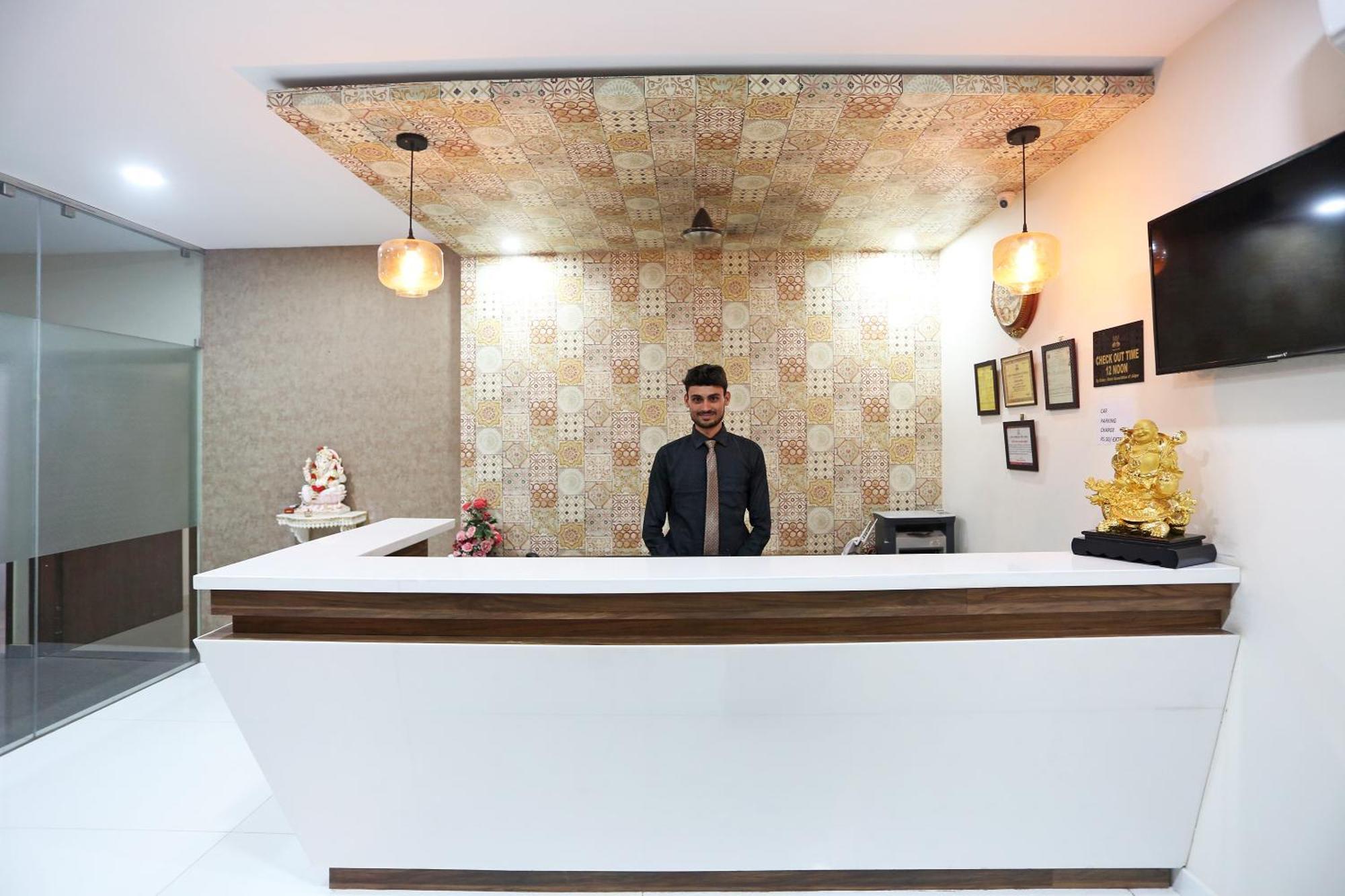 Super Capital O Swastika Hotel Jaipur Luaran gambar